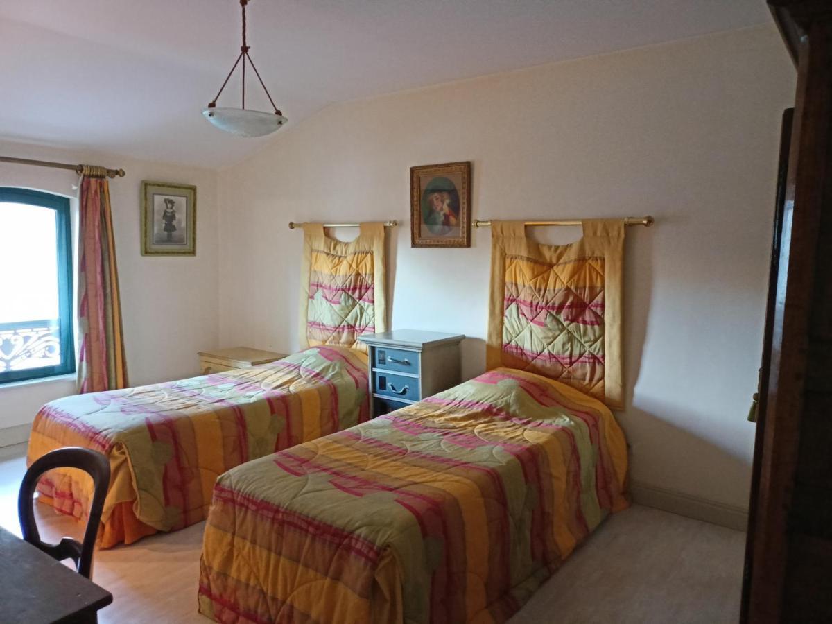 Au Fond De La Cour Bed & Breakfast Veyre-Monton Ngoại thất bức ảnh