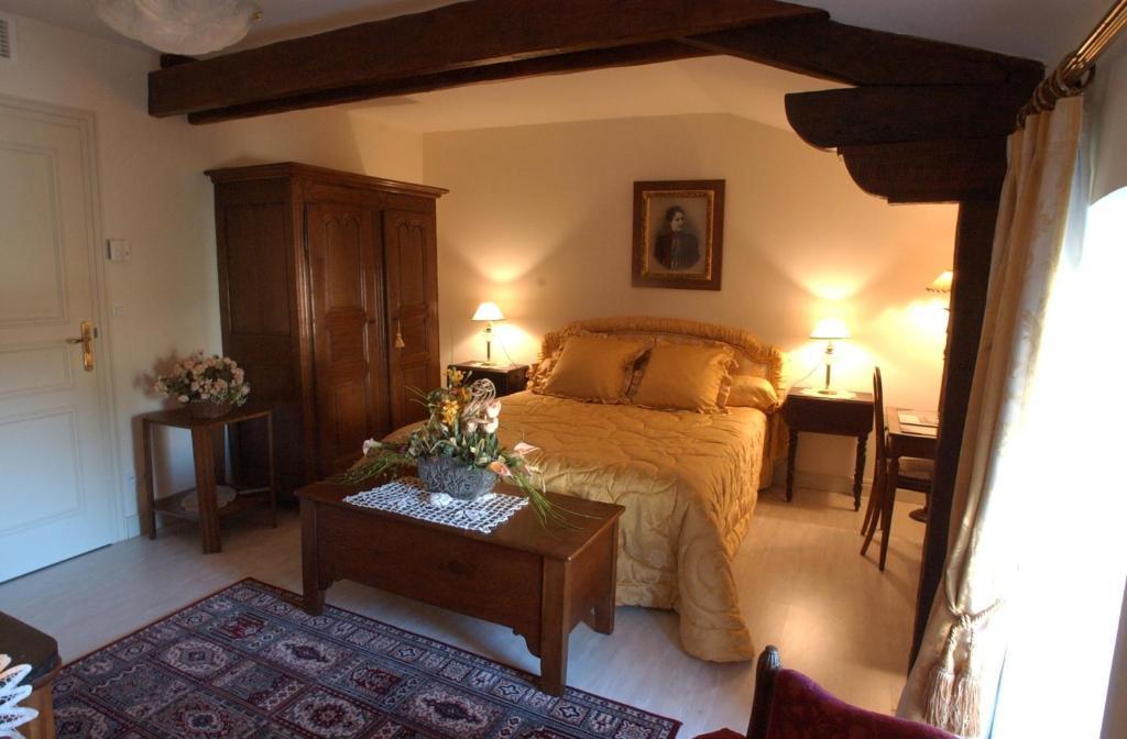 Au Fond De La Cour Bed & Breakfast Veyre-Monton Phòng bức ảnh