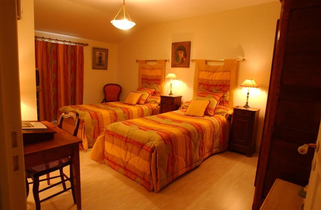 Au Fond De La Cour Bed & Breakfast Veyre-Monton Phòng bức ảnh
