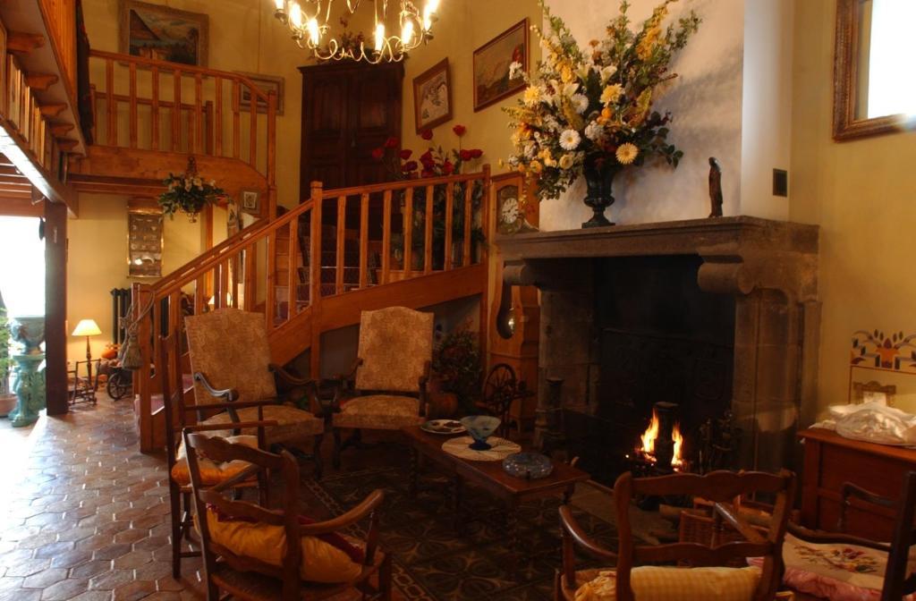 Au Fond De La Cour Bed & Breakfast Veyre-Monton Ngoại thất bức ảnh
