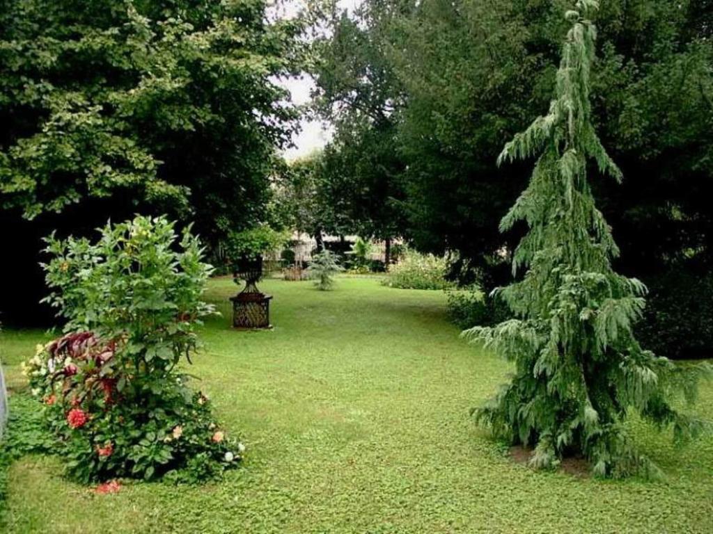 Au Fond De La Cour Bed & Breakfast Veyre-Monton Ngoại thất bức ảnh