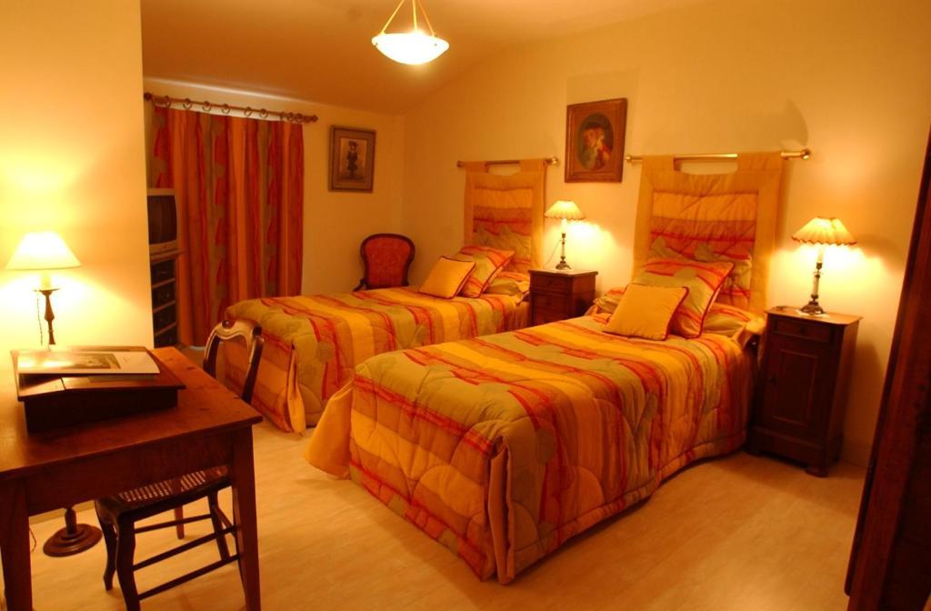 Au Fond De La Cour Bed & Breakfast Veyre-Monton Phòng bức ảnh